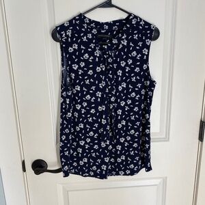 WOMANS MEDIUM BANANA REPUBLIC SLEEVELESS DRESSY TOP BLUE FLORAL TIE FRONT